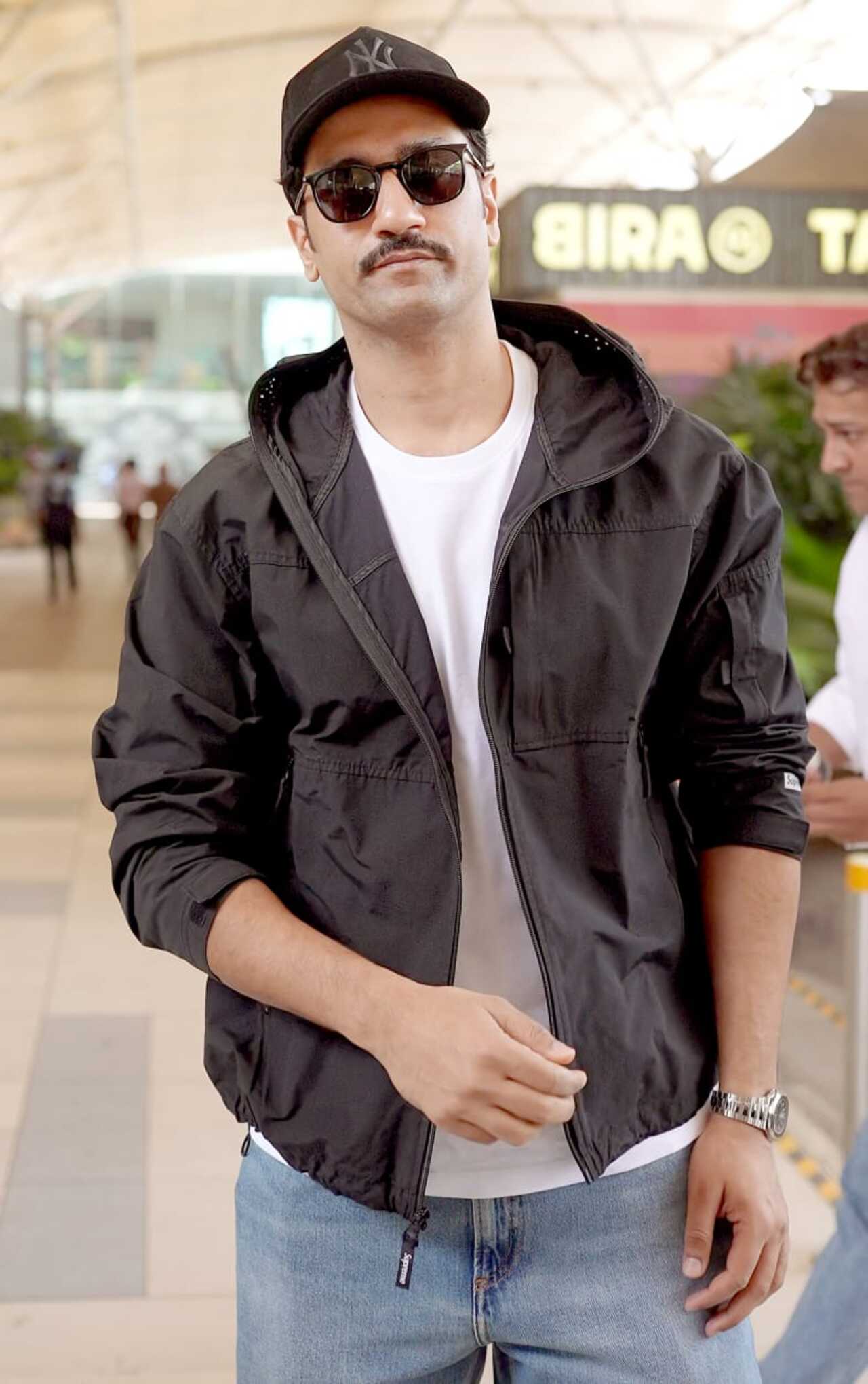 <p>Vicky Kaushal looked effortlessly stylish at the airport in a white T-shirt, blue jeans, and a brown jacket, keeping it casual yet chic.</p>
